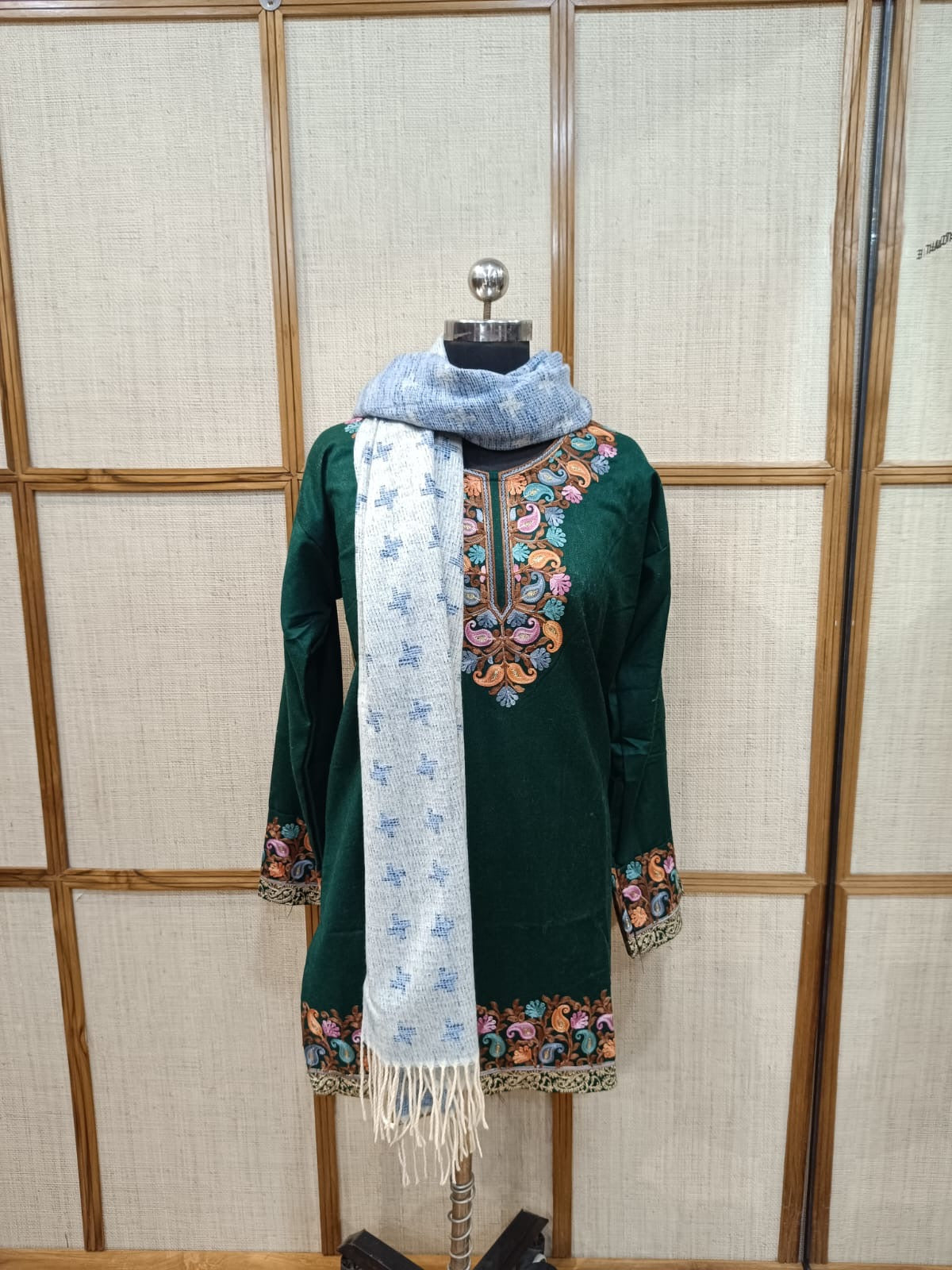 Looking for a Lightweight Pure Wool Stole for Winter? Try Pashloom’s Reversible Stole