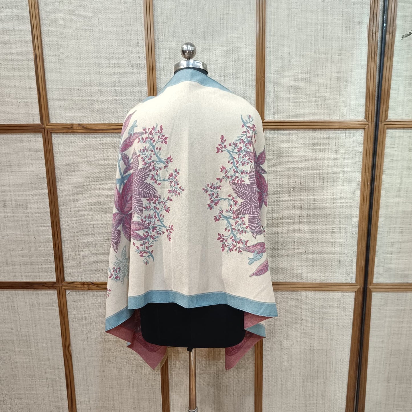 Woolen Shrug-cum-Stole for women