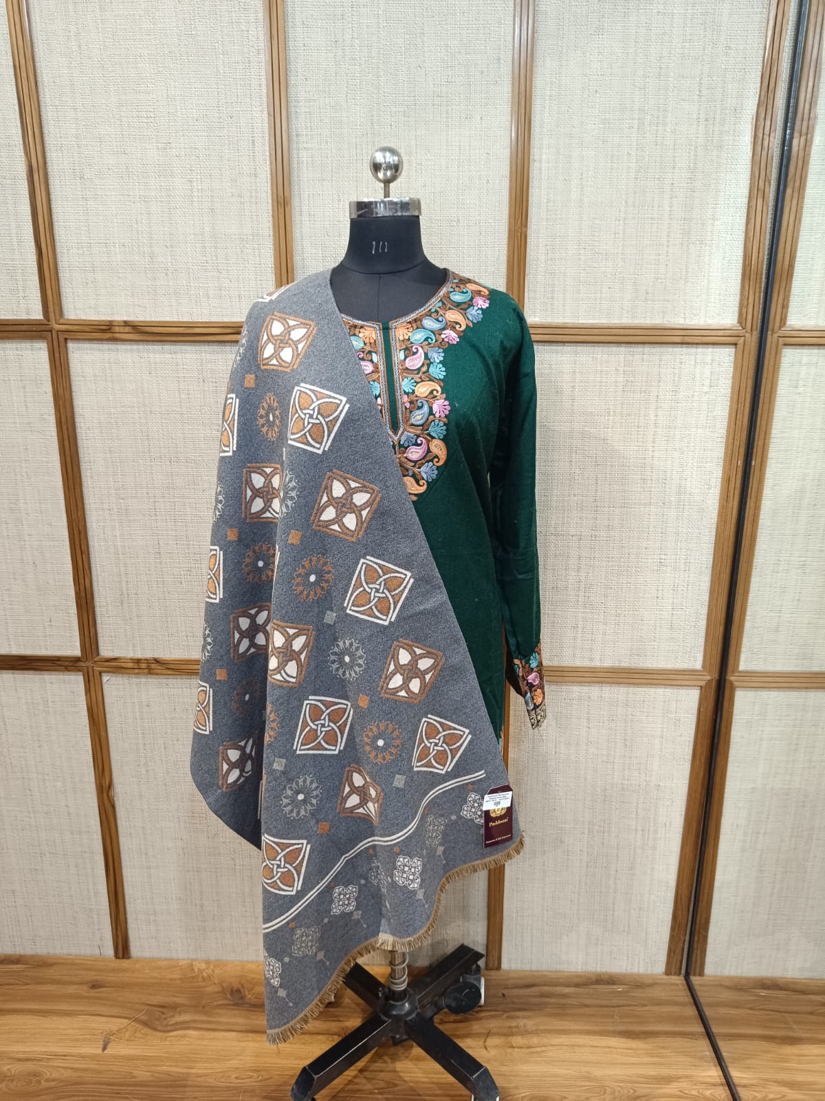 Best Reversible Woolen Stole Under ₹1000 for Men & Women