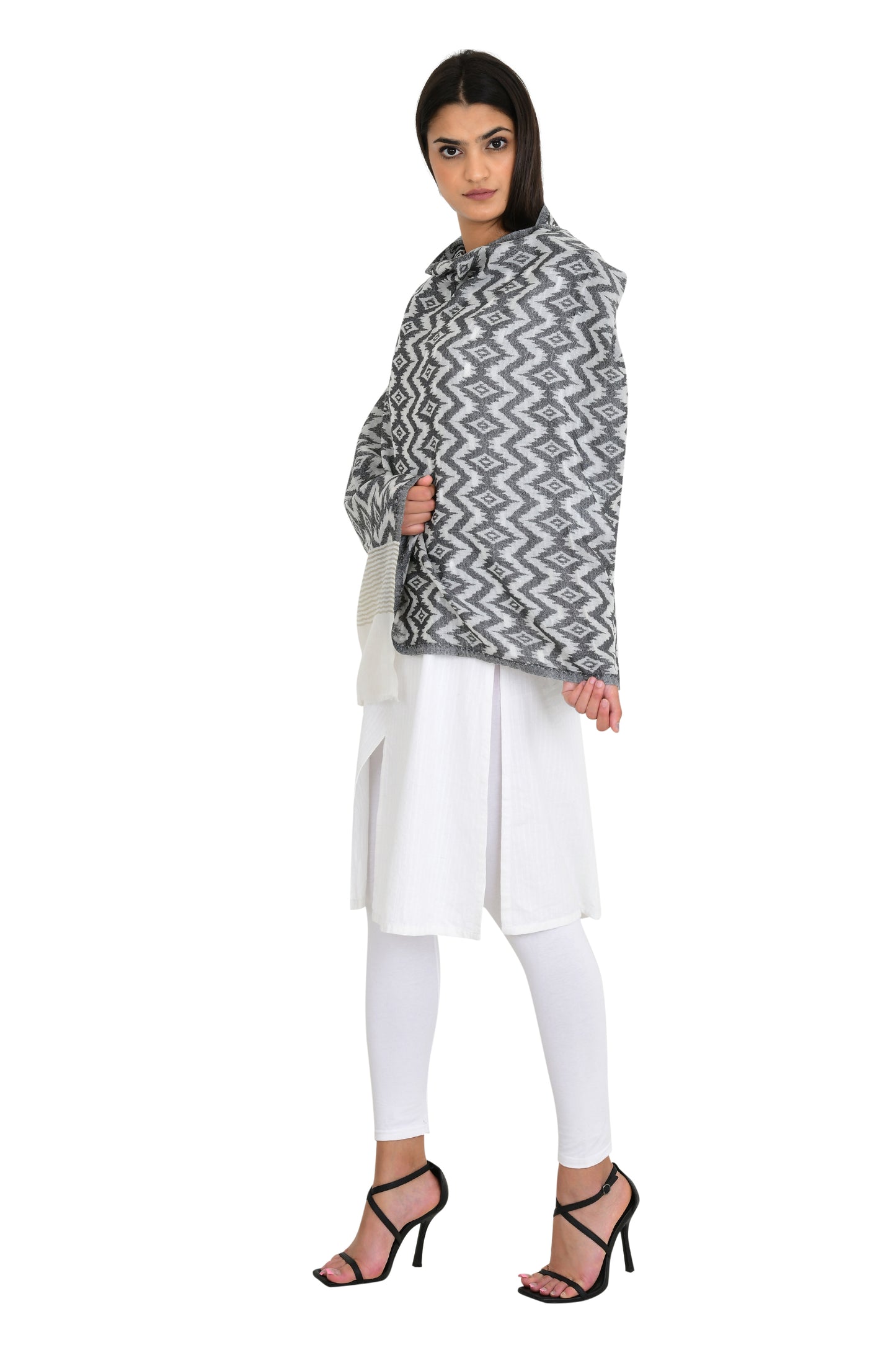 Black n white Fine Wool Stole Shawl for Women with Abstract Zig Zag Design