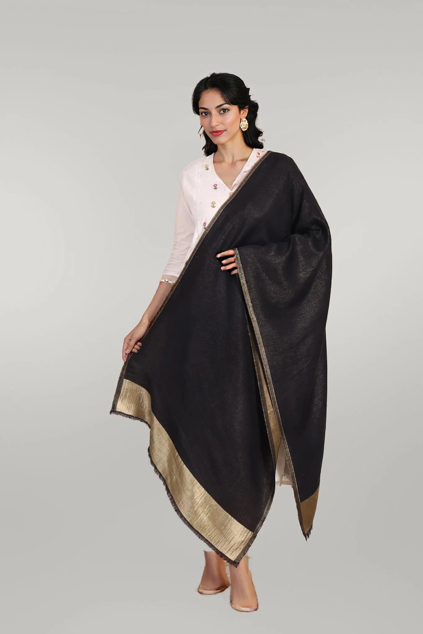 Black & Gold Reversible Fine Wool Stole with Moonlight Zari Work | Pashloom™