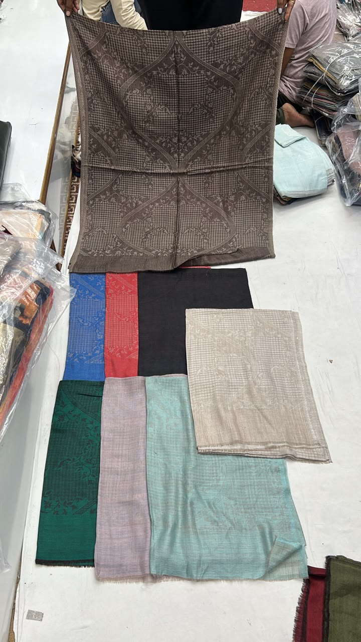 Pashloom™ contemporary an hourglass design fine wool unisex stole