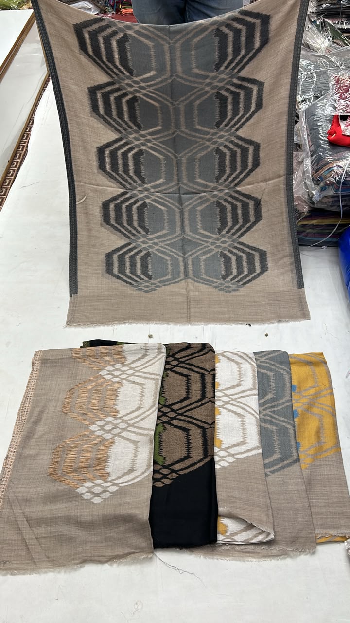 Pashloom™ Luxury Unisex fine Wool Ombre abstract design stole