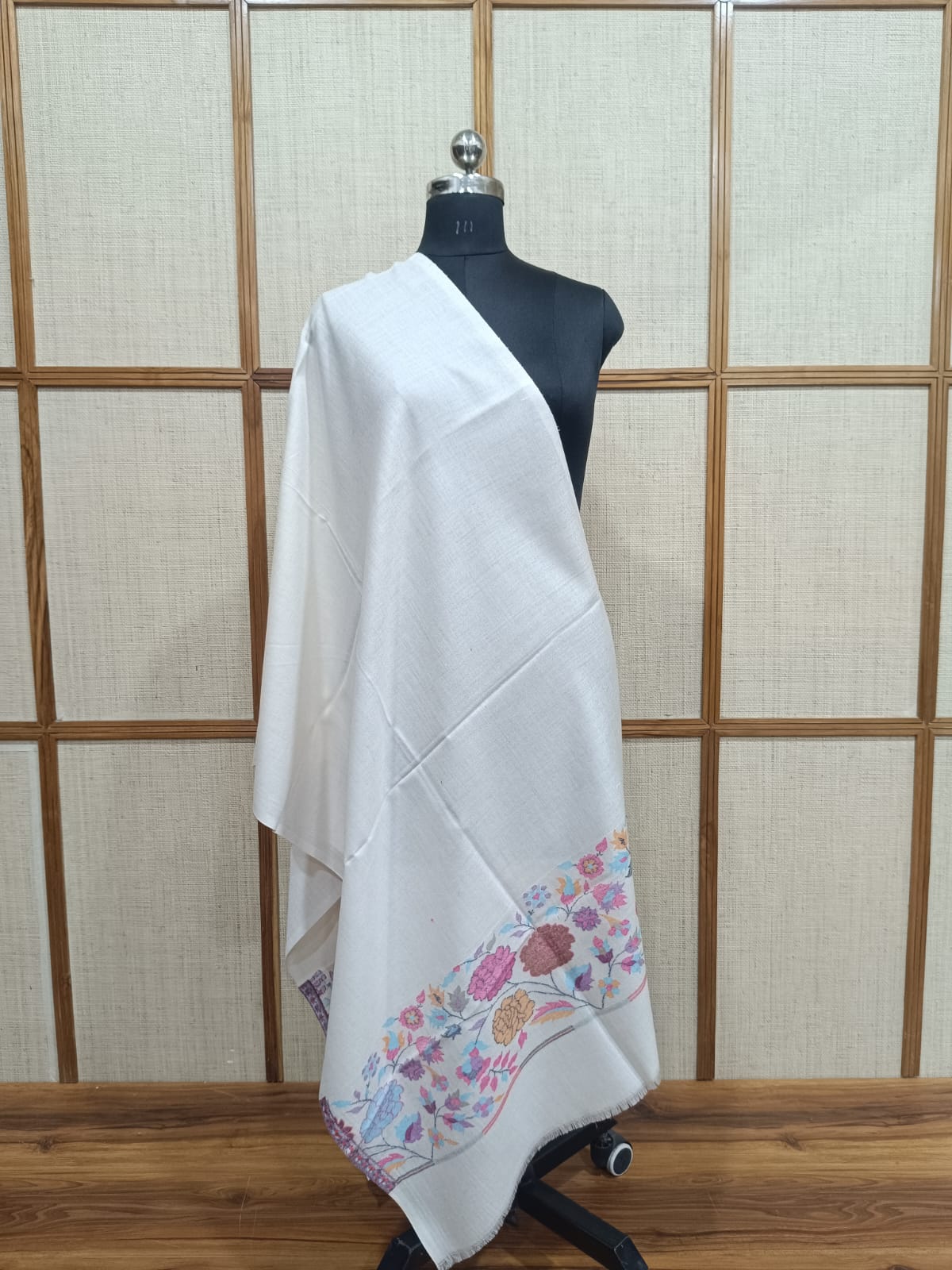Floral Border Soft Wool Blend Stole – Premium Unisex Gift | Pashloom