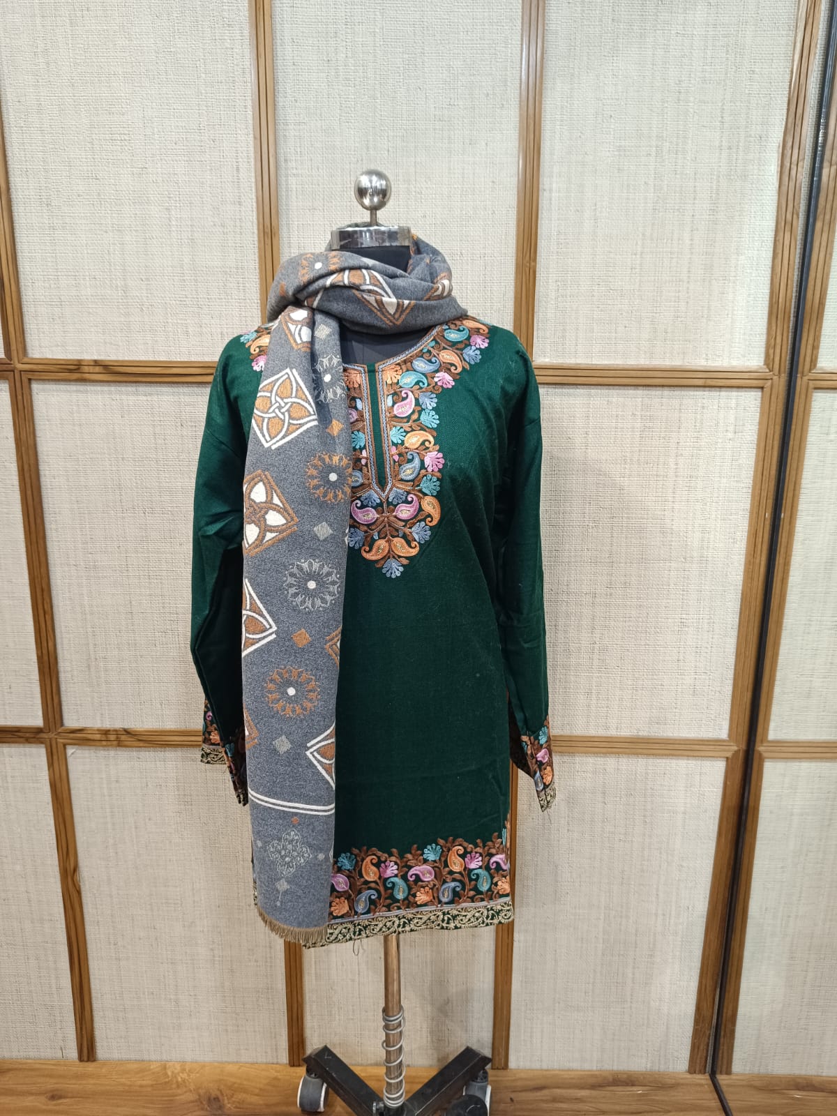 Best Reversible Woolen Stole Under ₹1000 for Men & Women