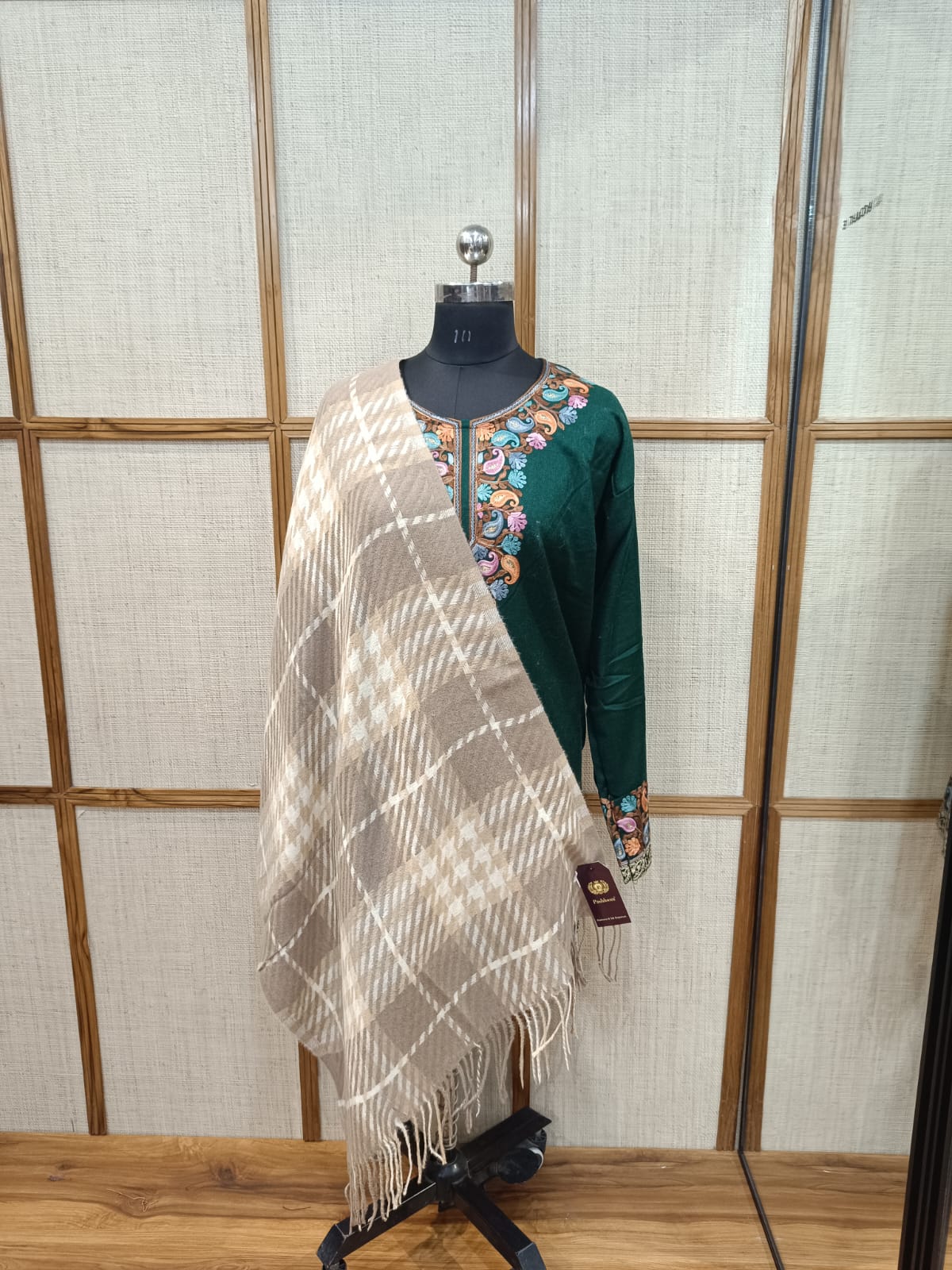 Pashloom Signature Reversible Wool Wrap – Minimalist Office Elegance