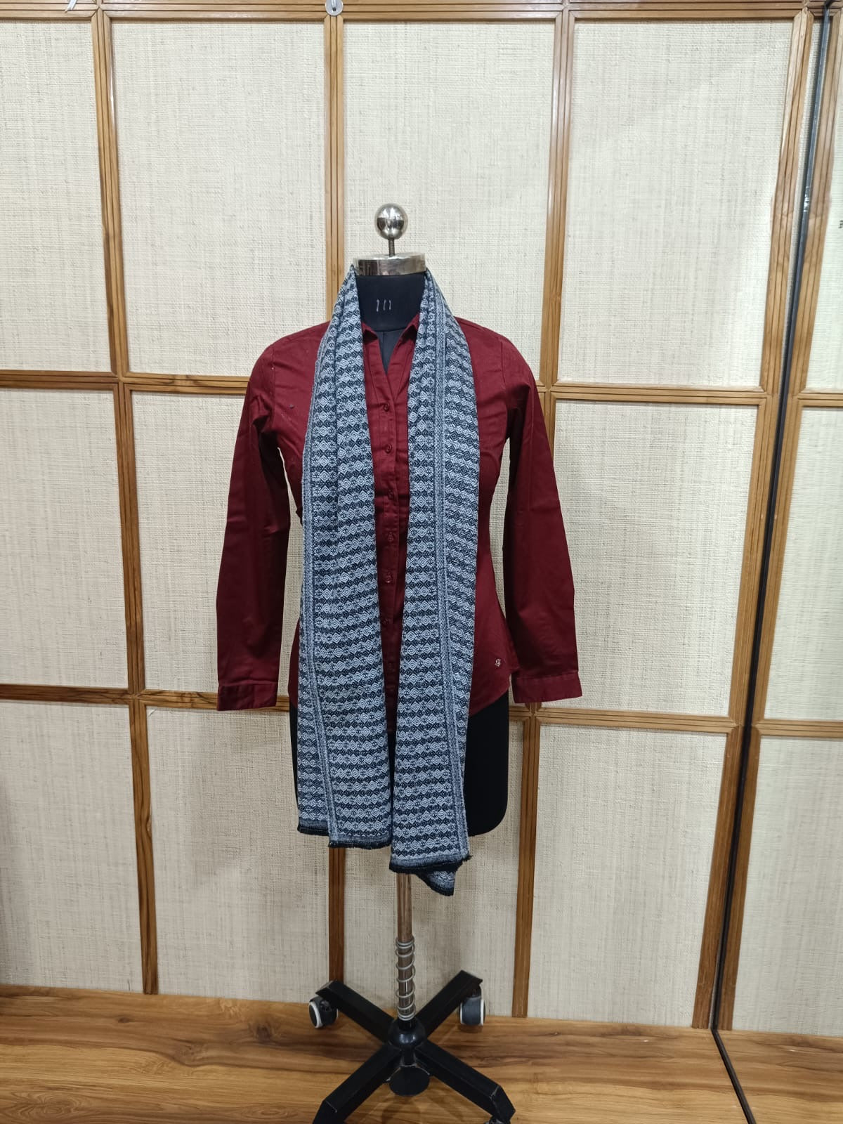 Pashmina And Silk Emporium Winter Woolen Muffler