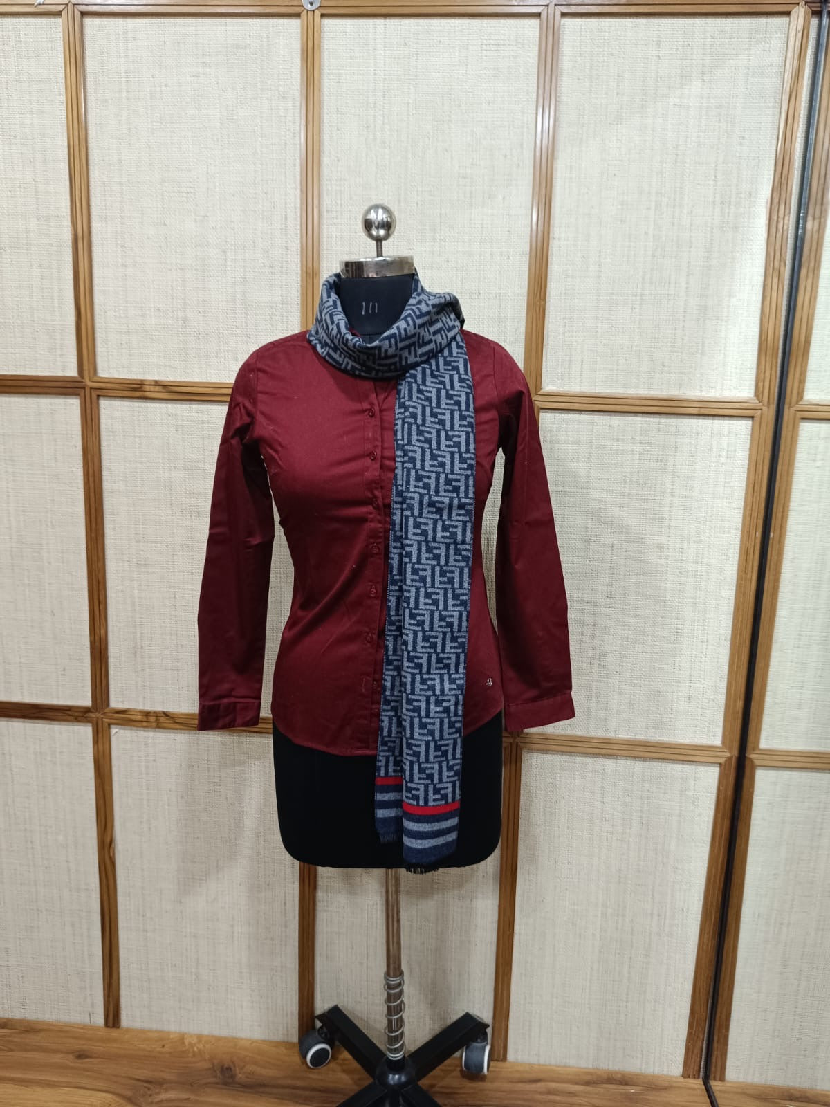 Pashmina And Silk Emporium Winter Woolen Muffler