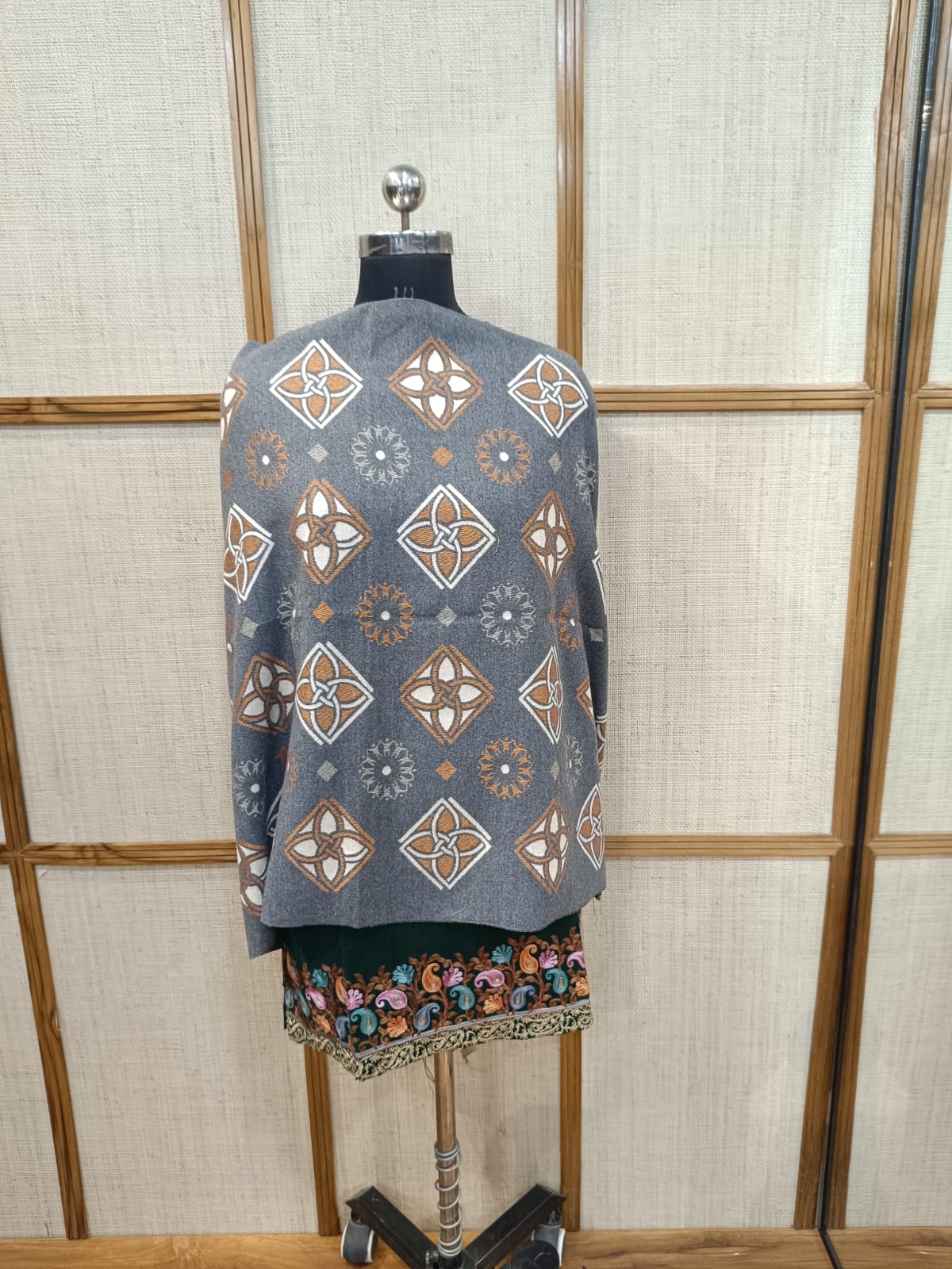 Best Reversible Woolen Stole Under ₹1000 for Men & Women