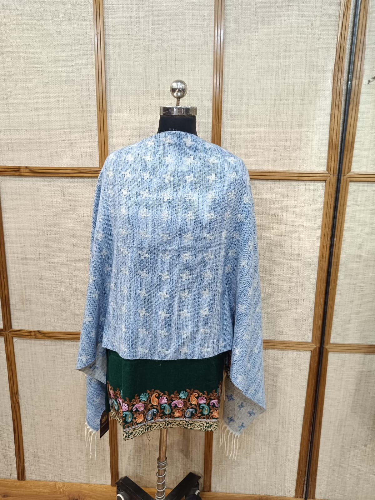 Looking for a Lightweight Pure Wool Stole for Winter? Try Pashloom’s Reversible Stole