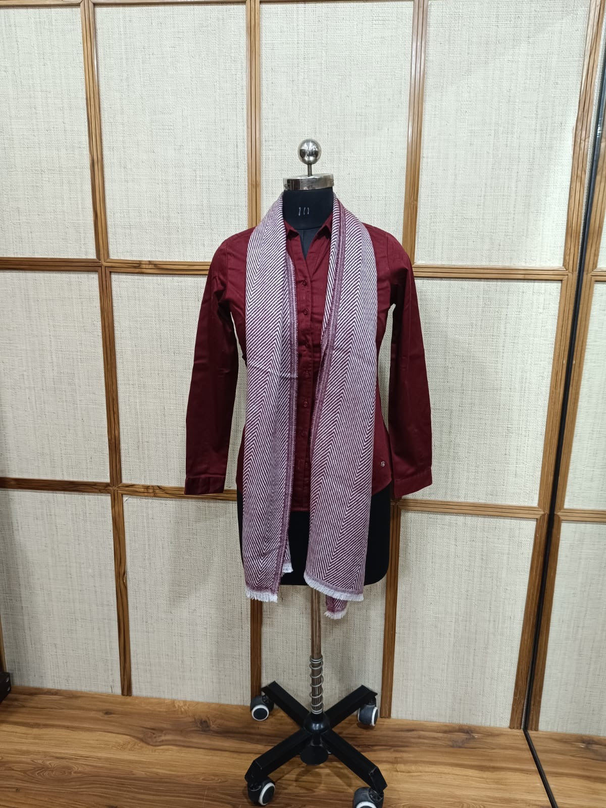 Pashloom™ Unisex Woollen Muffler | Warm, Skin-Friendly & Gift-Ready Winter Wear