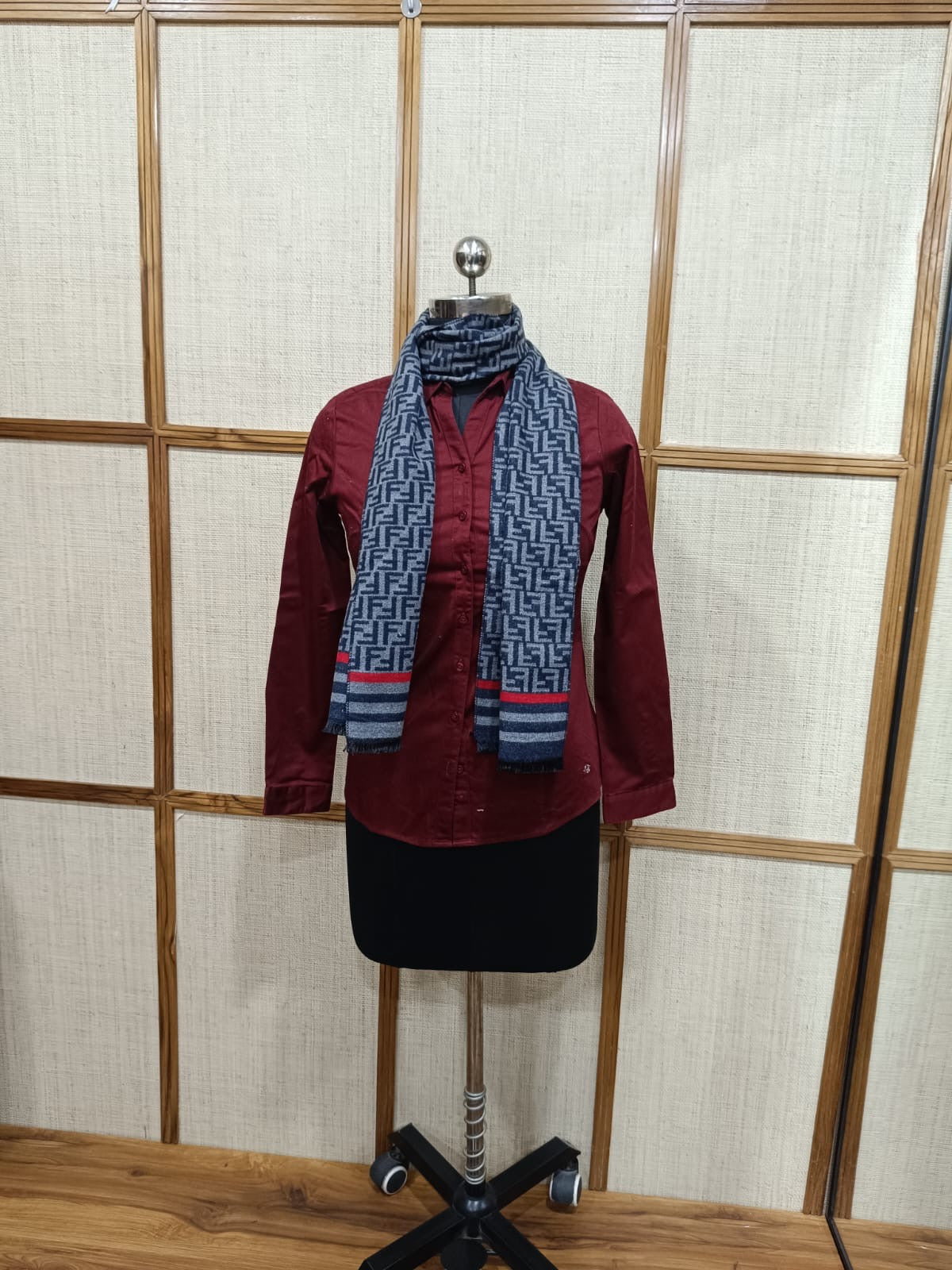 Pashmina And Silk Emporium Winter Woolen Muffler