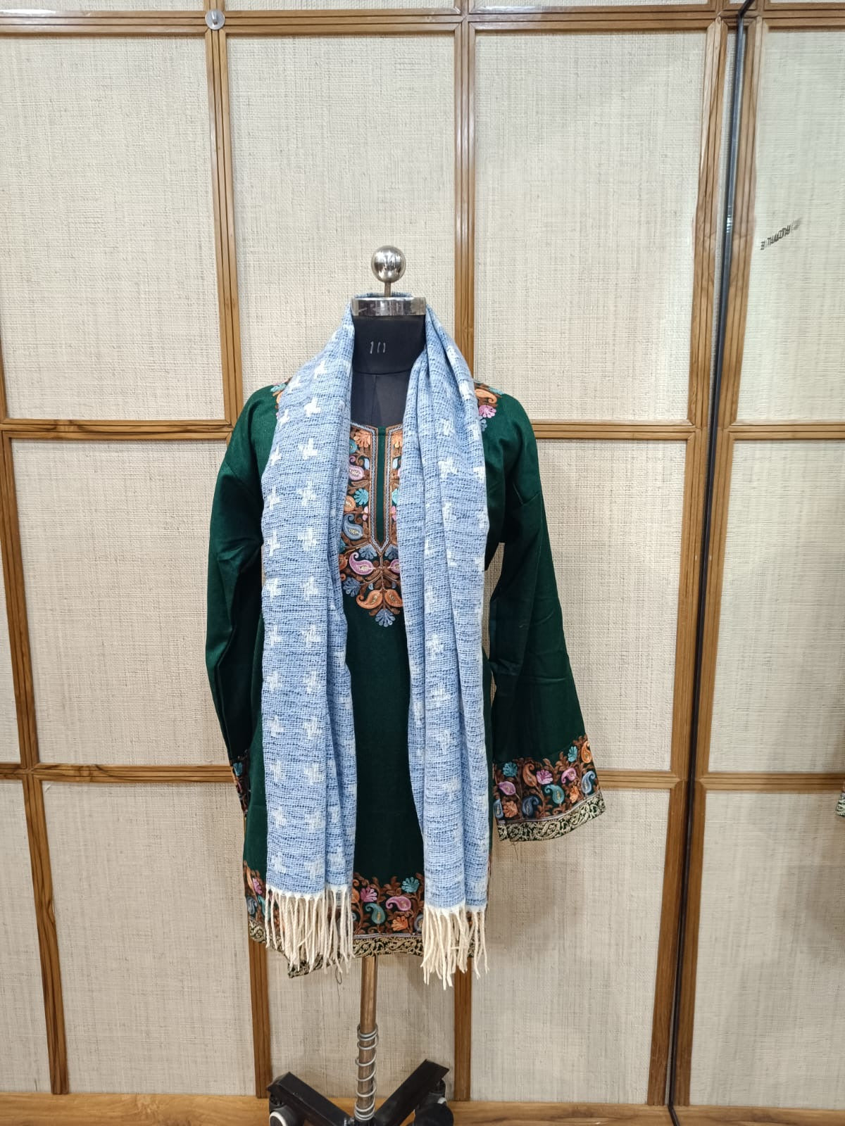 Looking for a Lightweight Pure Wool Stole for Winter? Try Pashloom’s Reversible Stole