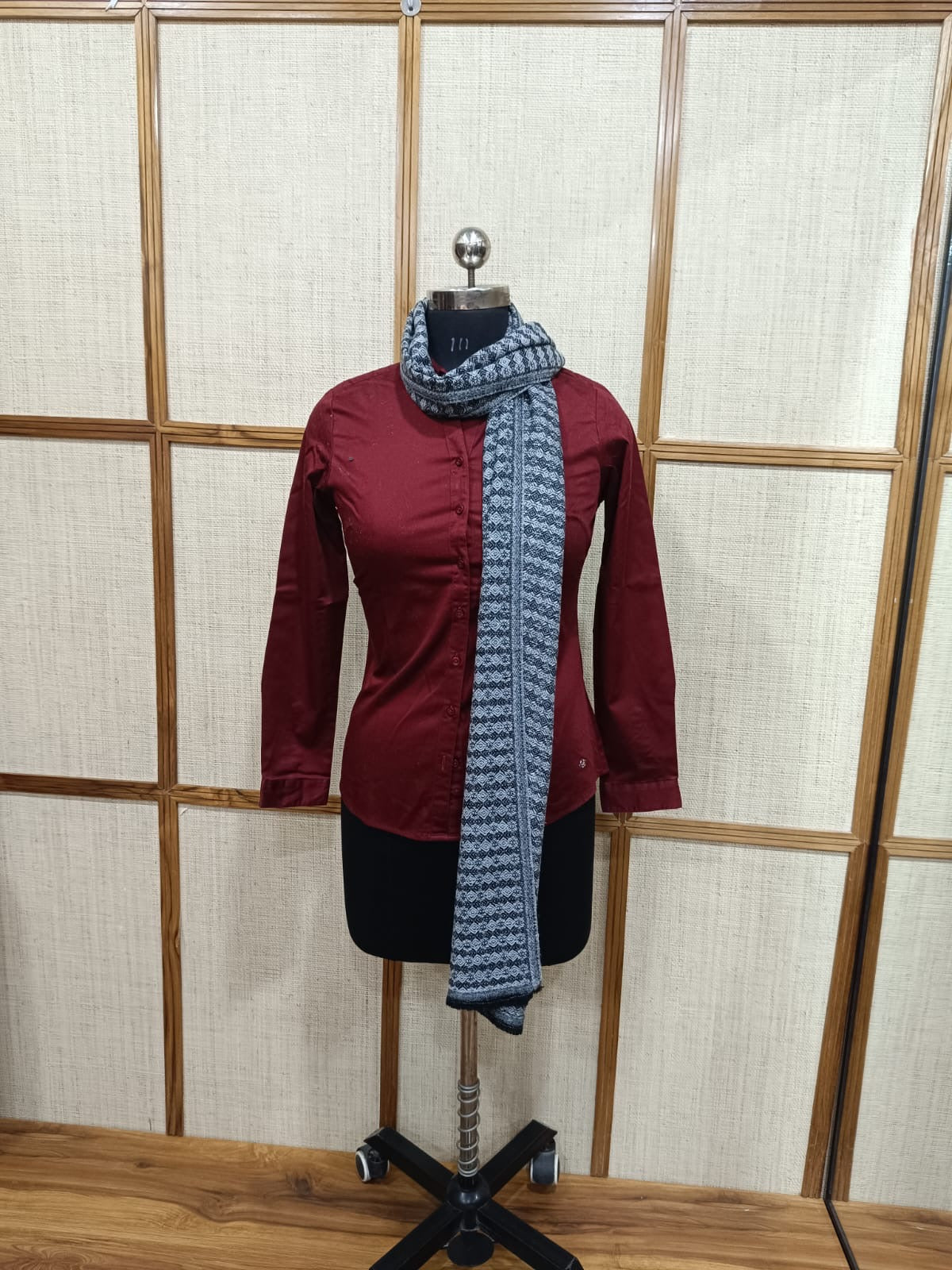 Pashmina And Silk Emporium Winter Woolen Muffler