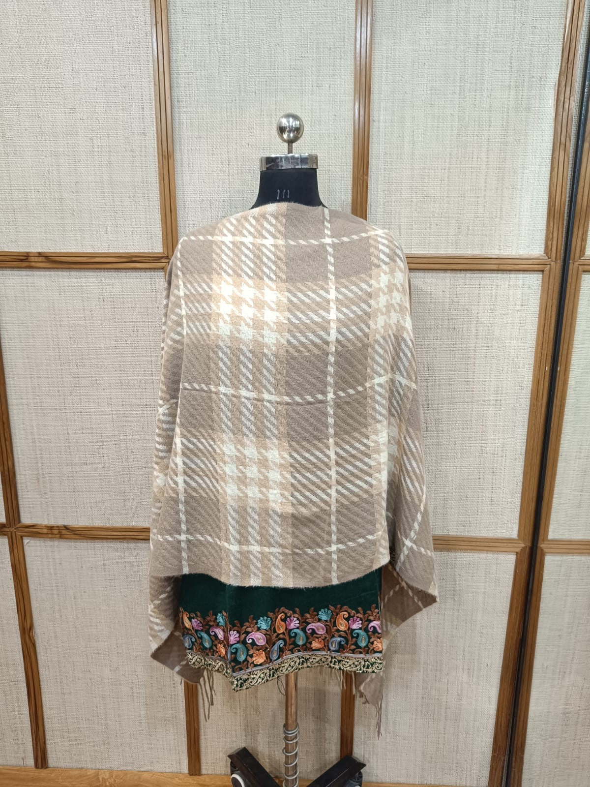 Pashloom Signature Reversible Wool Wrap – Minimalist Office Elegance