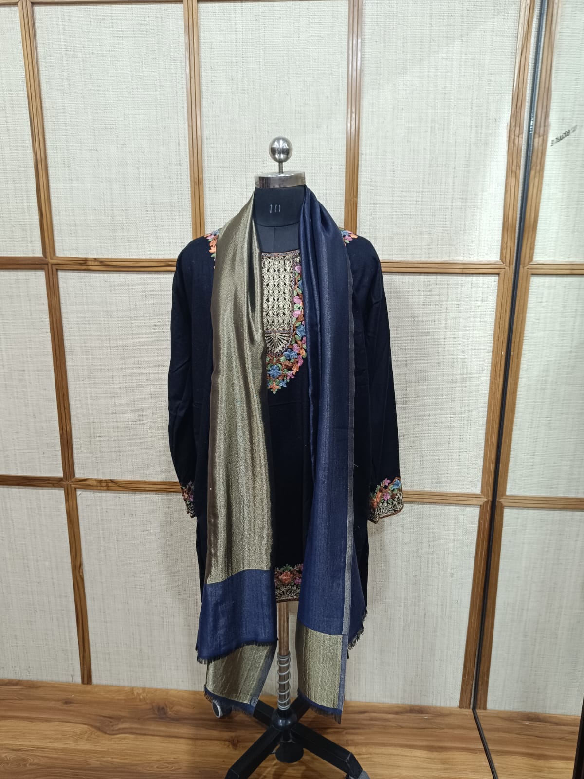 Reversible Modal Wool Stole with Zari Work – Solid Color & Gold