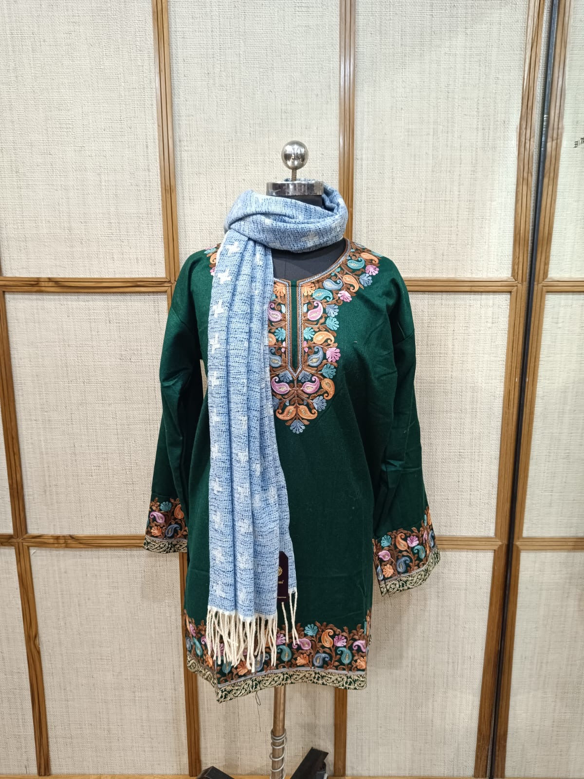Looking for a Lightweight Pure Wool Stole for Winter? Try Pashloom’s Reversible Stole