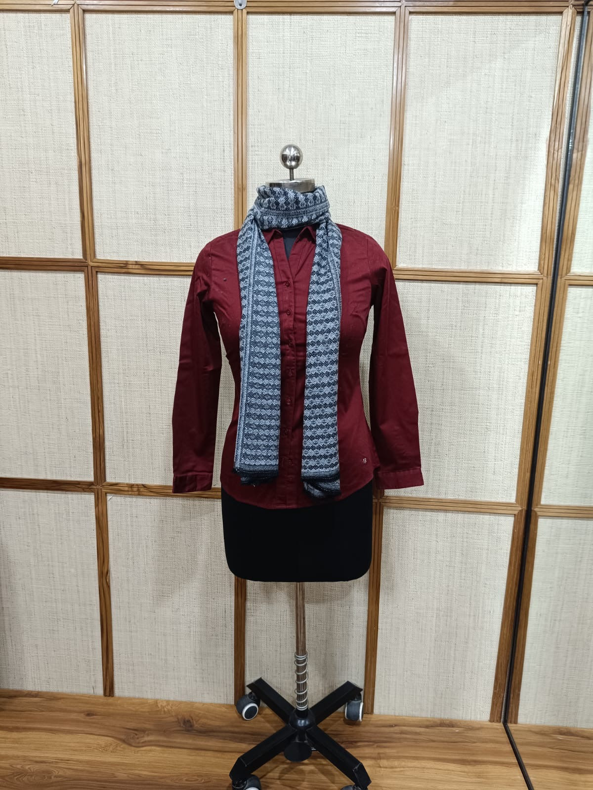 Pashmina And Silk Emporium Winter Woolen Muffler