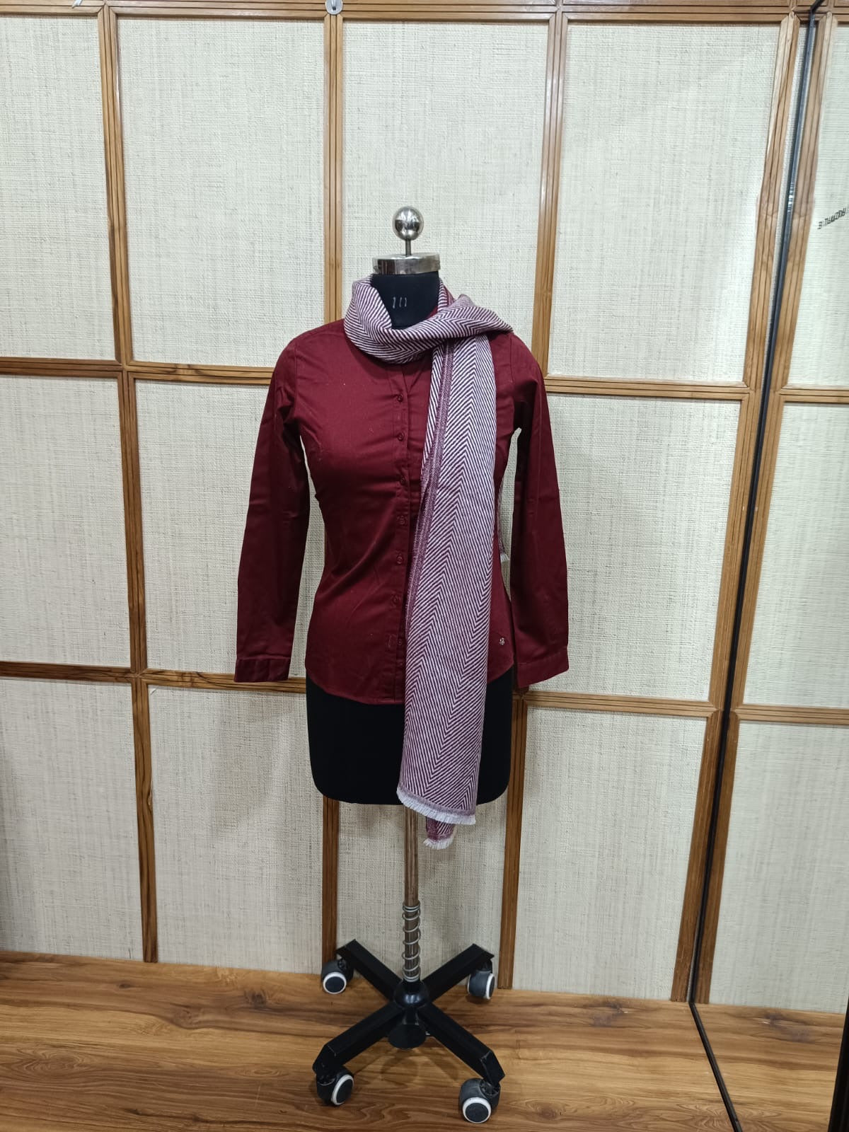 Pashloom™ Unisex Woollen Muffler | Warm, Skin-Friendly & Gift-Ready Winter Wear