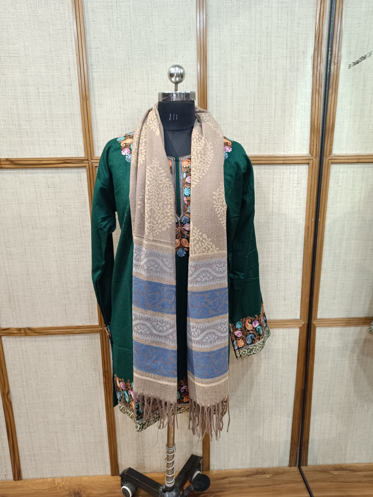 Elegant Reversible Wool Stole for Office & Evening Wear