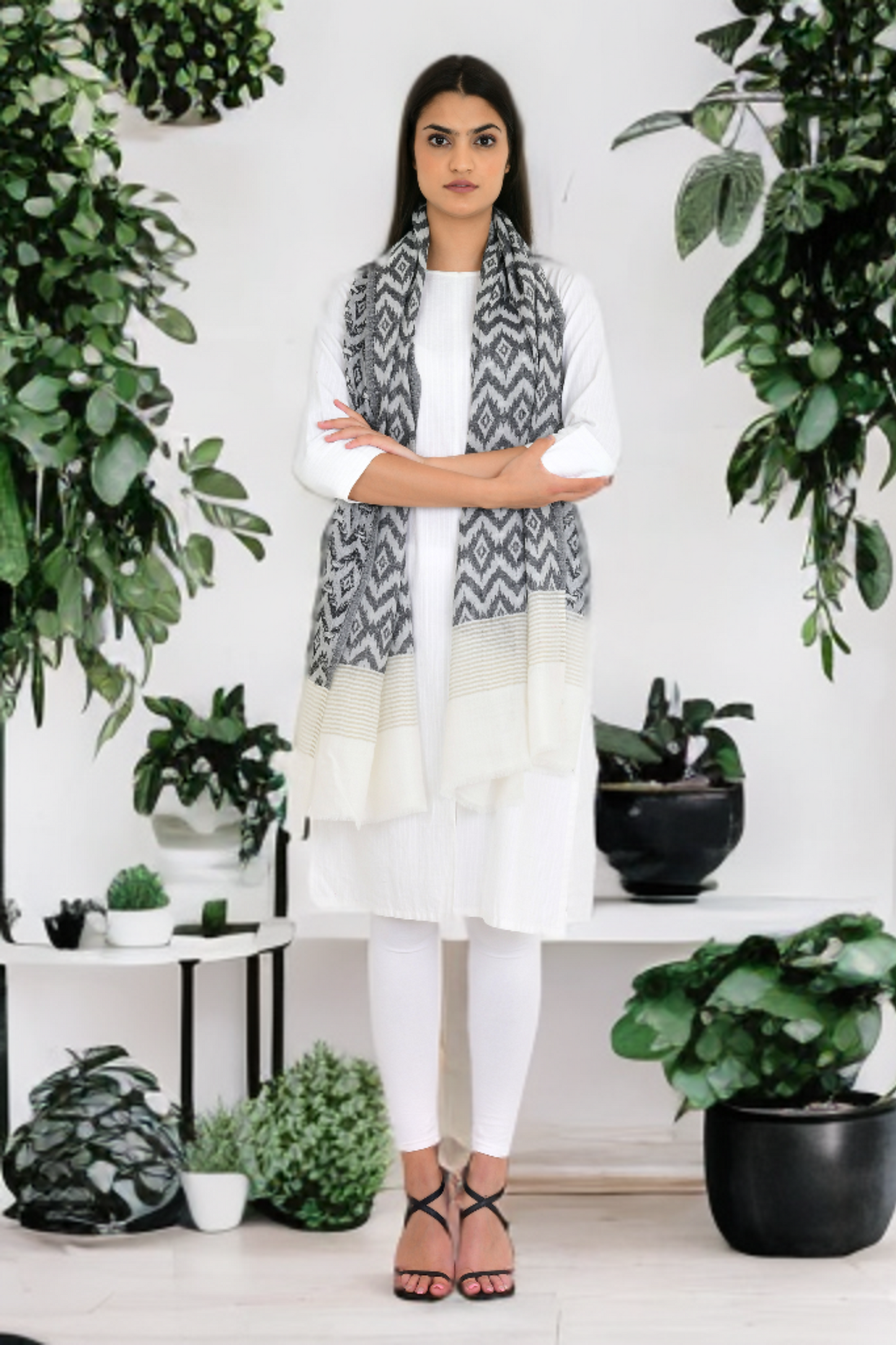 Black n white Fine Wool Stole Shawl for Women with Abstract Zig Zag Design