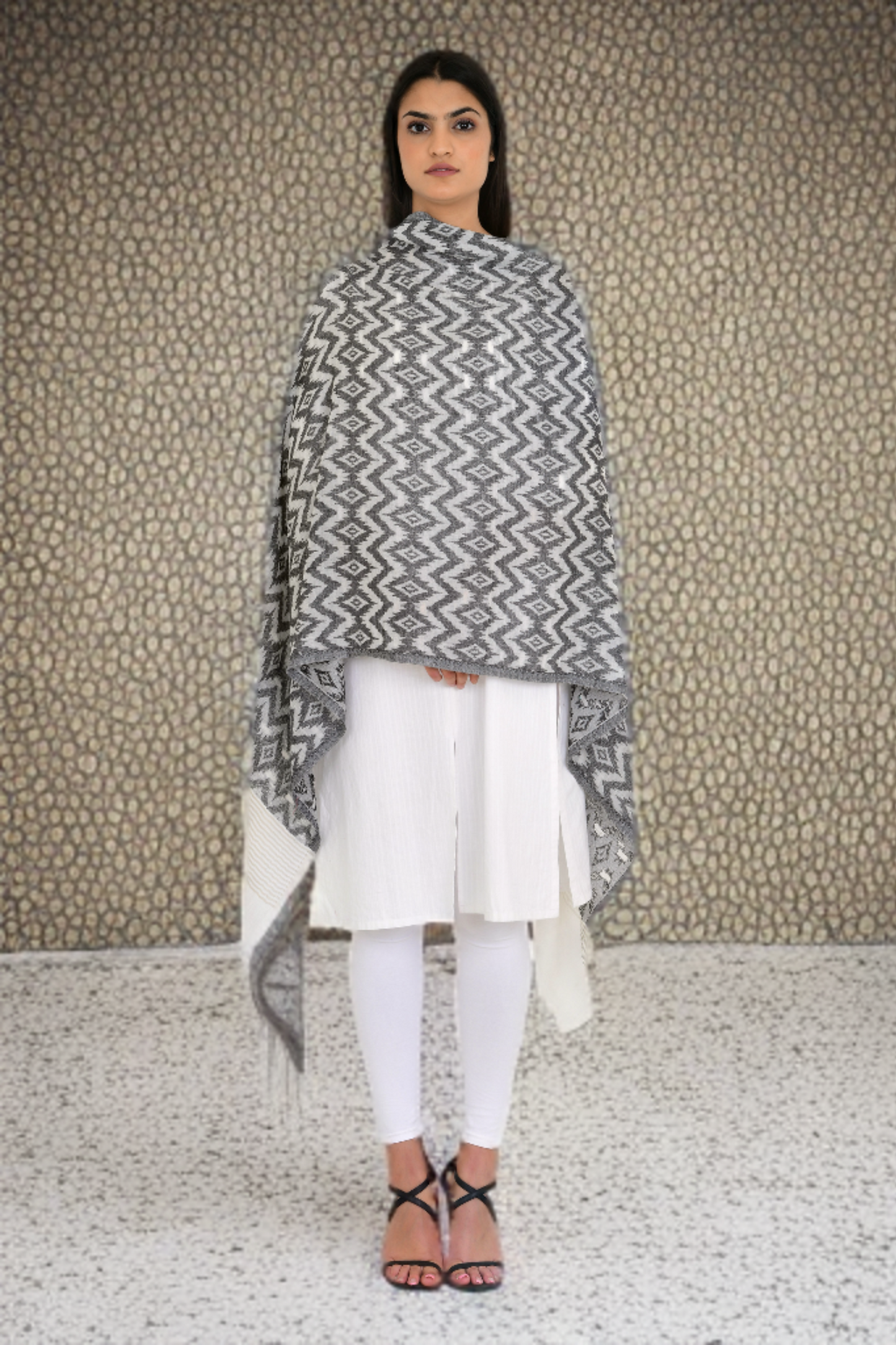 Black n white Fine Wool Stole Shawl for Women with Abstract Zig Zag Design
