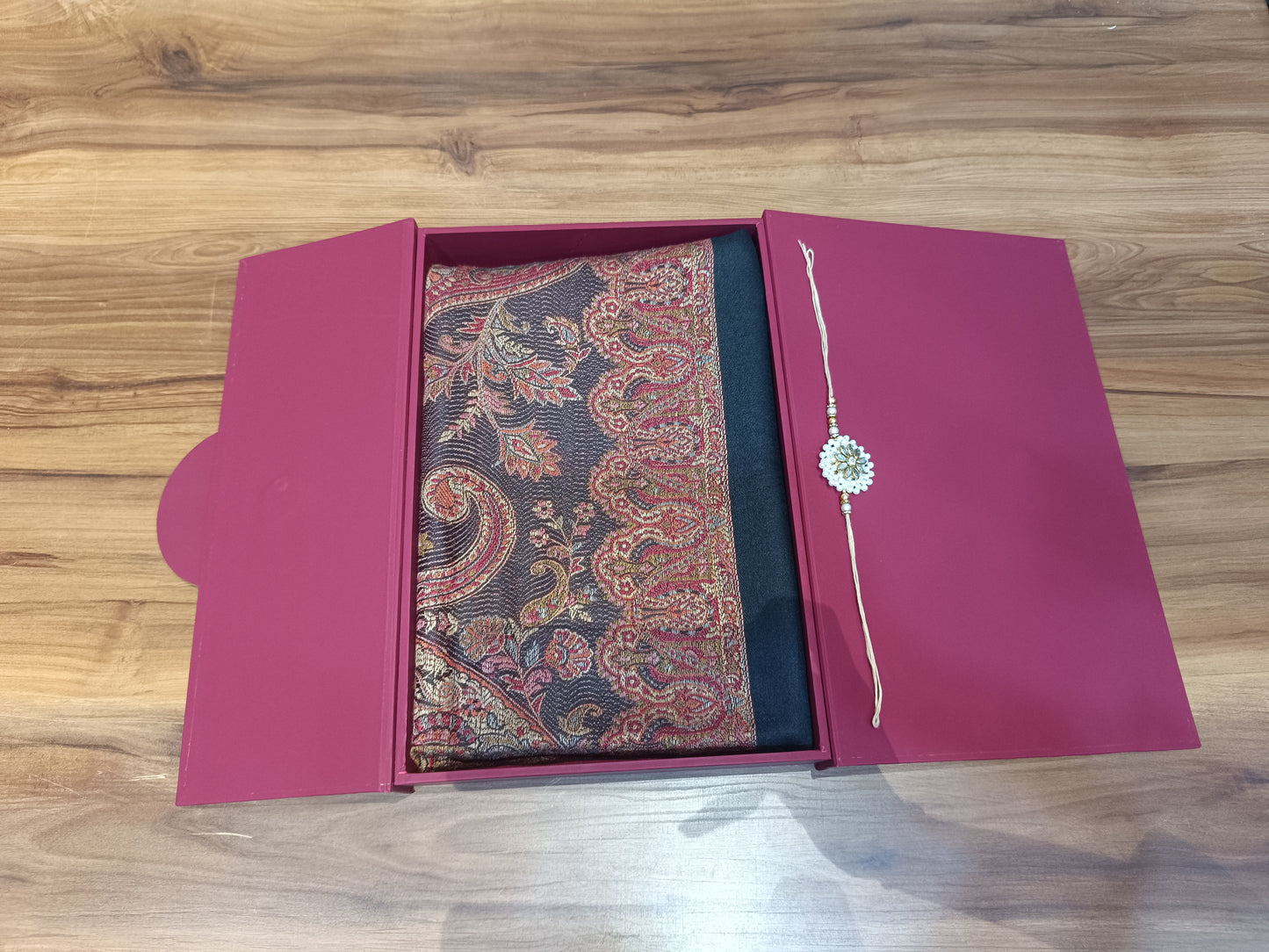Great Raksha Bandhan gifts under ₹1,100 | Pashloom Limited Rakhi Edition Shawl